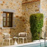 Hotel 100 Rizes Seaside Resort- Small Luxury Of The World