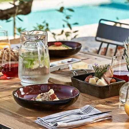 Hotel 100 Rizes Seaside Resort- Small Luxury Of The World