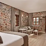 Hotel 100 Rizes Seaside Resort- Small Luxury Of The World