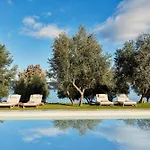 Hotel 100 Rizes Seaside Resort- Small Luxury Of The World